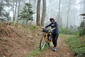 Bersepeda di Alam Terbuka