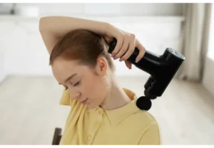 Pijat atau Gunakan Alat Pijat Elektrik