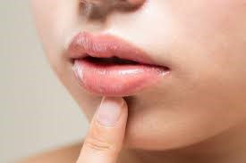 Bibir Merah Terlalu Cerah