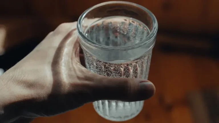 053674900_1666528469-pexels-vova-krasilnikov-4324239_1_